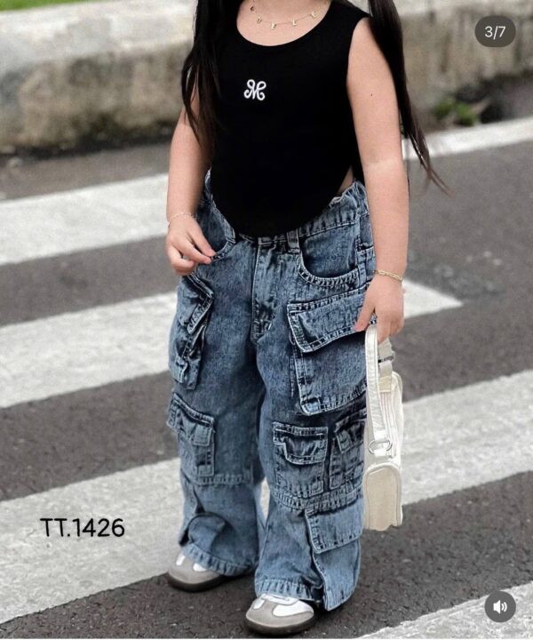 Black top and jeans set