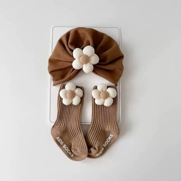 Children cap and socks set
